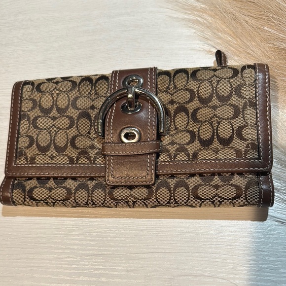 Coach Brown‎ Signature Wallet - Picture 2 of 7